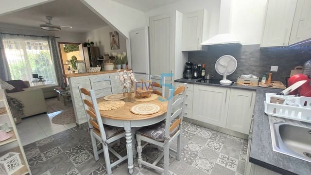 Pareado de 2 habitaciones en Torrevieja en venta con garaje - 178.000 € (Ref: 10135054)