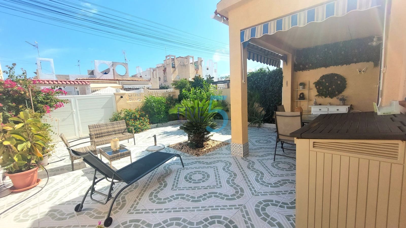 Pareado de 2 habitaciones en Torrevieja en venta con garaje - 178.000 € (Ref: 10135054)