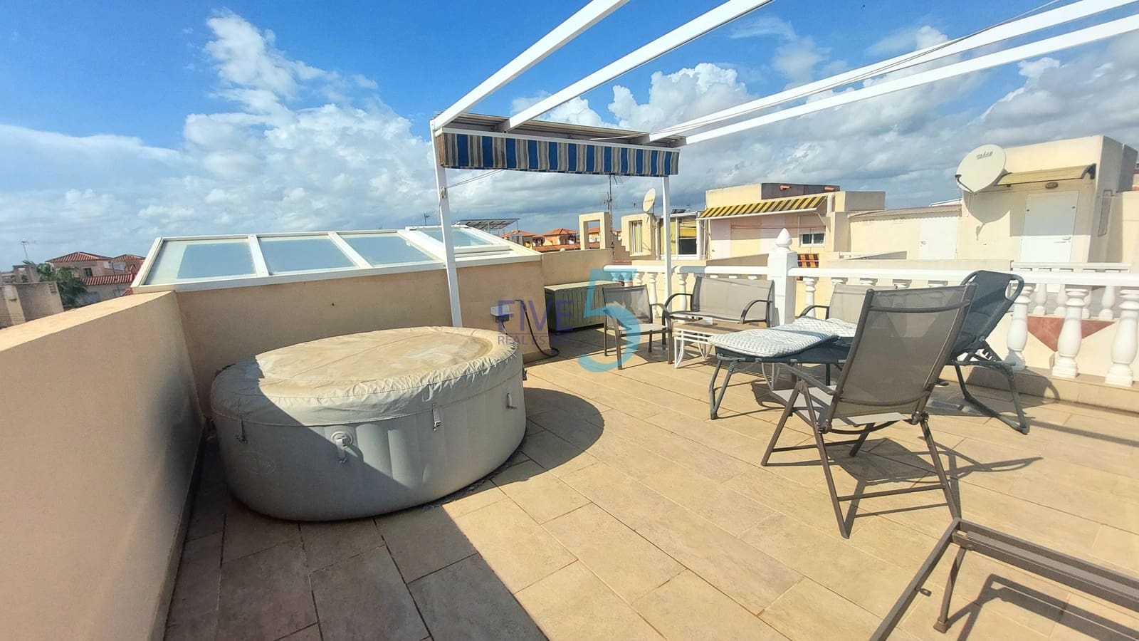Pareado de 2 habitaciones en Torrevieja en venta con garaje - 178.000 € (Ref: 10135054)
