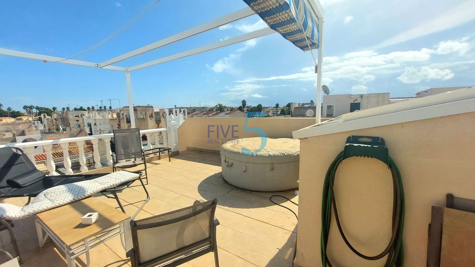 Pareado de 2 habitaciones en Torrevieja en venta con garaje - 178.000 € (Ref: 10135054)