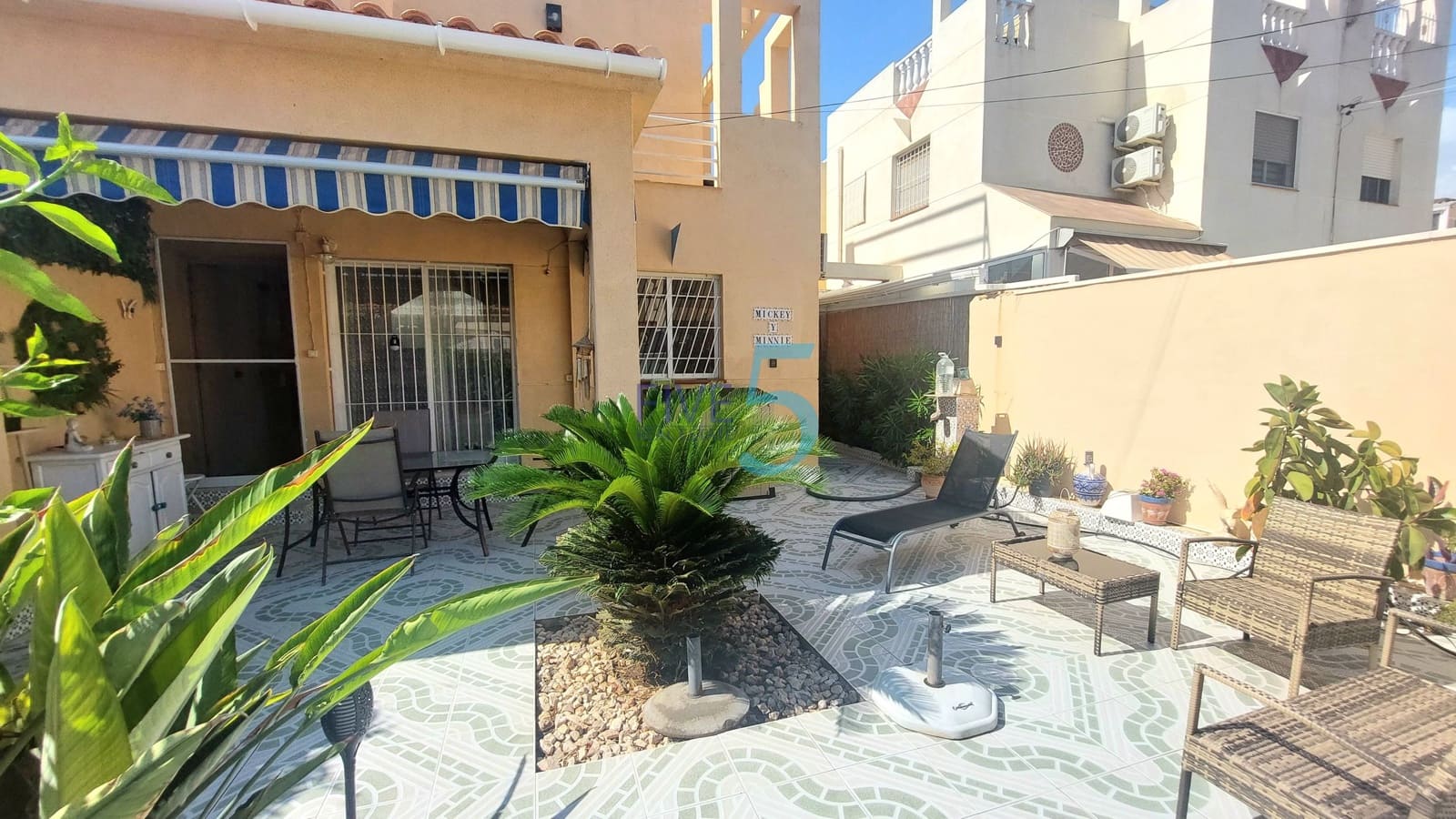 Pareado de 2 habitaciones en Torrevieja en venta con garaje - 178.000 € (Ref: 10135054)