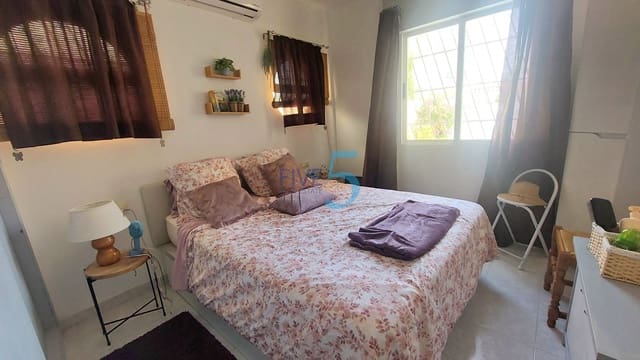 Pareado de 2 habitaciones en Torrevieja en venta con garaje - 178.000 € (Ref: 10135054)