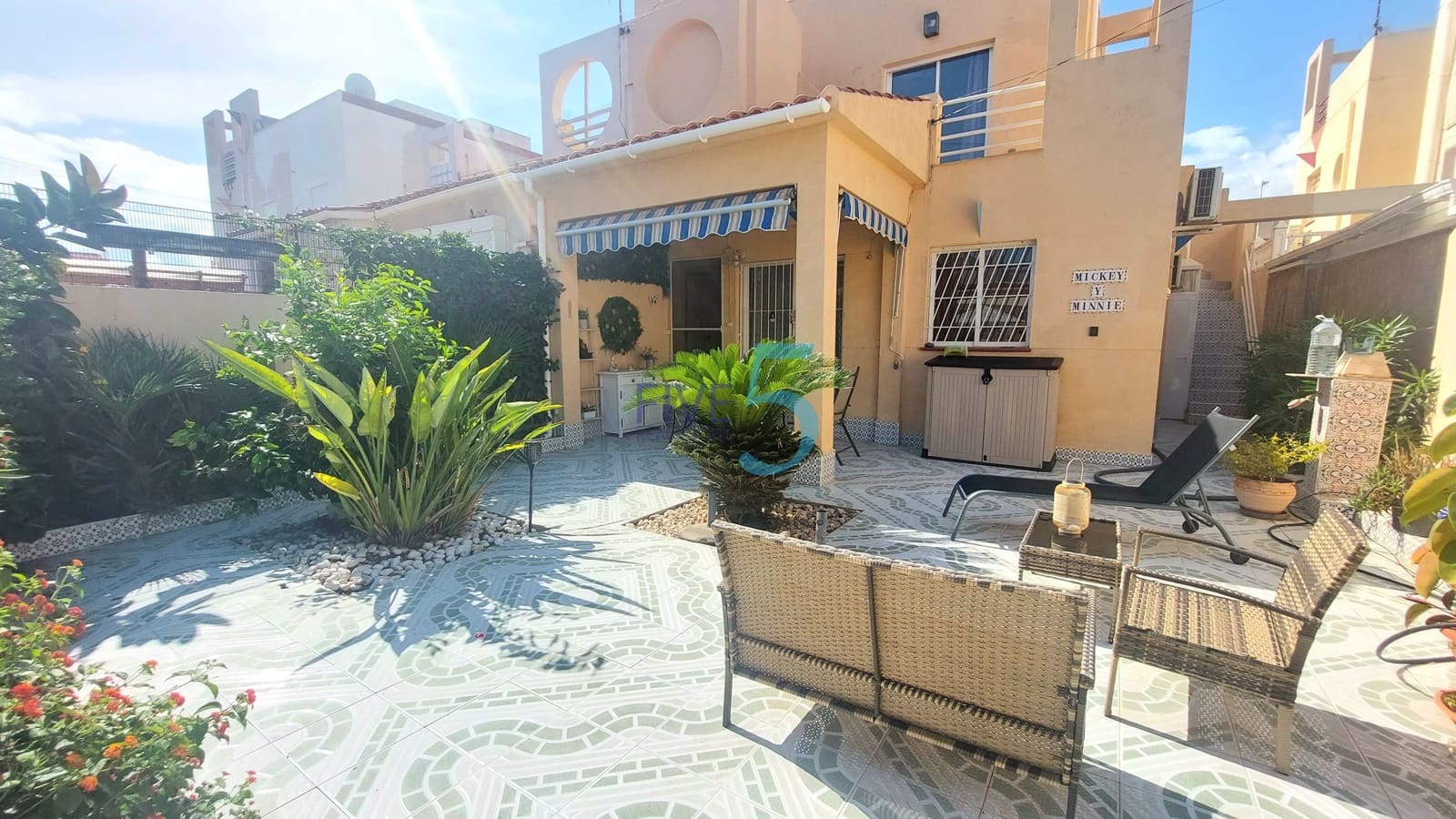 Pareado de 2 habitaciones en Torrevieja en venta con garaje - 178.000 € (Ref: 10135054)