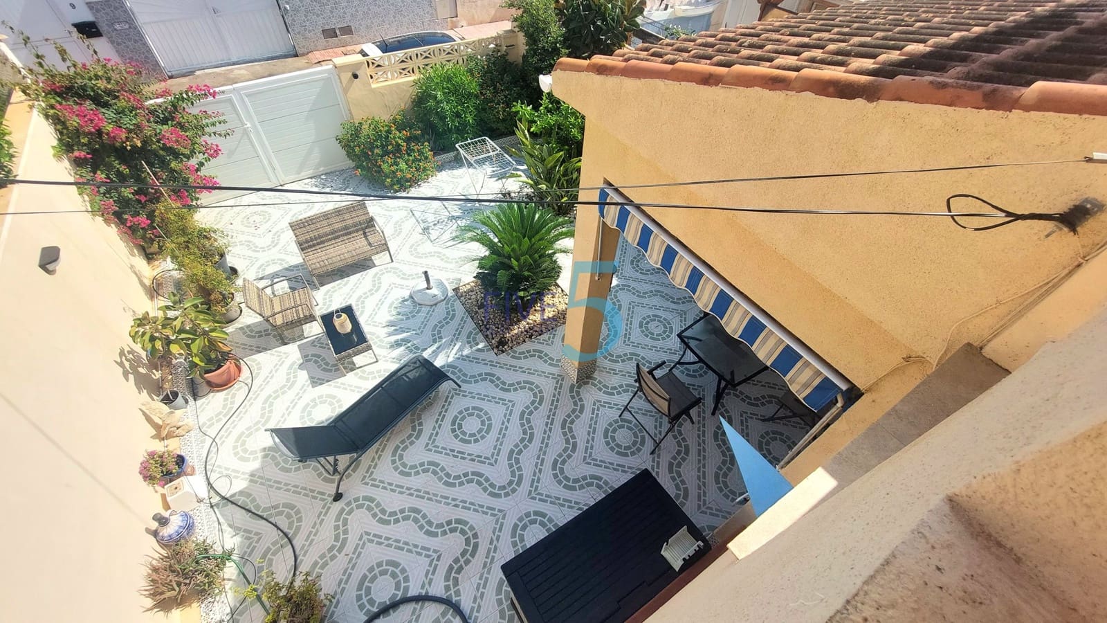 Pareado de 2 habitaciones en Torrevieja en venta con garaje - 178.000 € (Ref: 10135054)