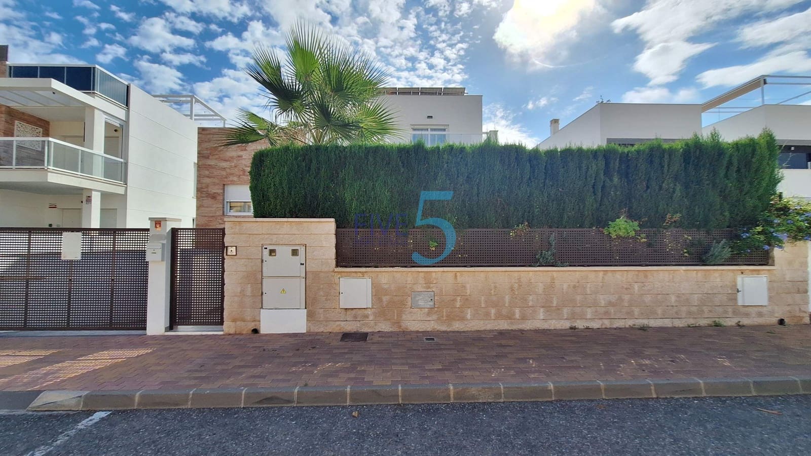 4 slaapkamer Villa te koop in San Pedro del Pinatar met zwembad garage - € 595.000 (Ref: 10135328)