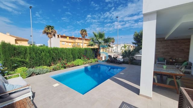 4 slaapkamer Villa te koop in San Pedro del Pinatar met zwembad garage - € 595.000 (Ref: 10135328)