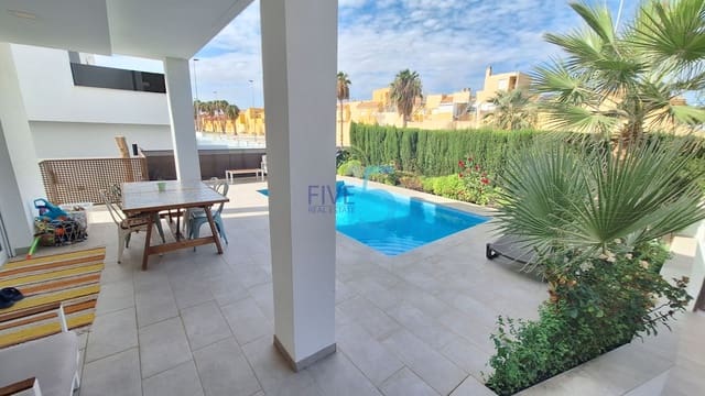 4 slaapkamer Villa te koop in San Pedro del Pinatar met zwembad garage - € 595.000 (Ref: 10135328)