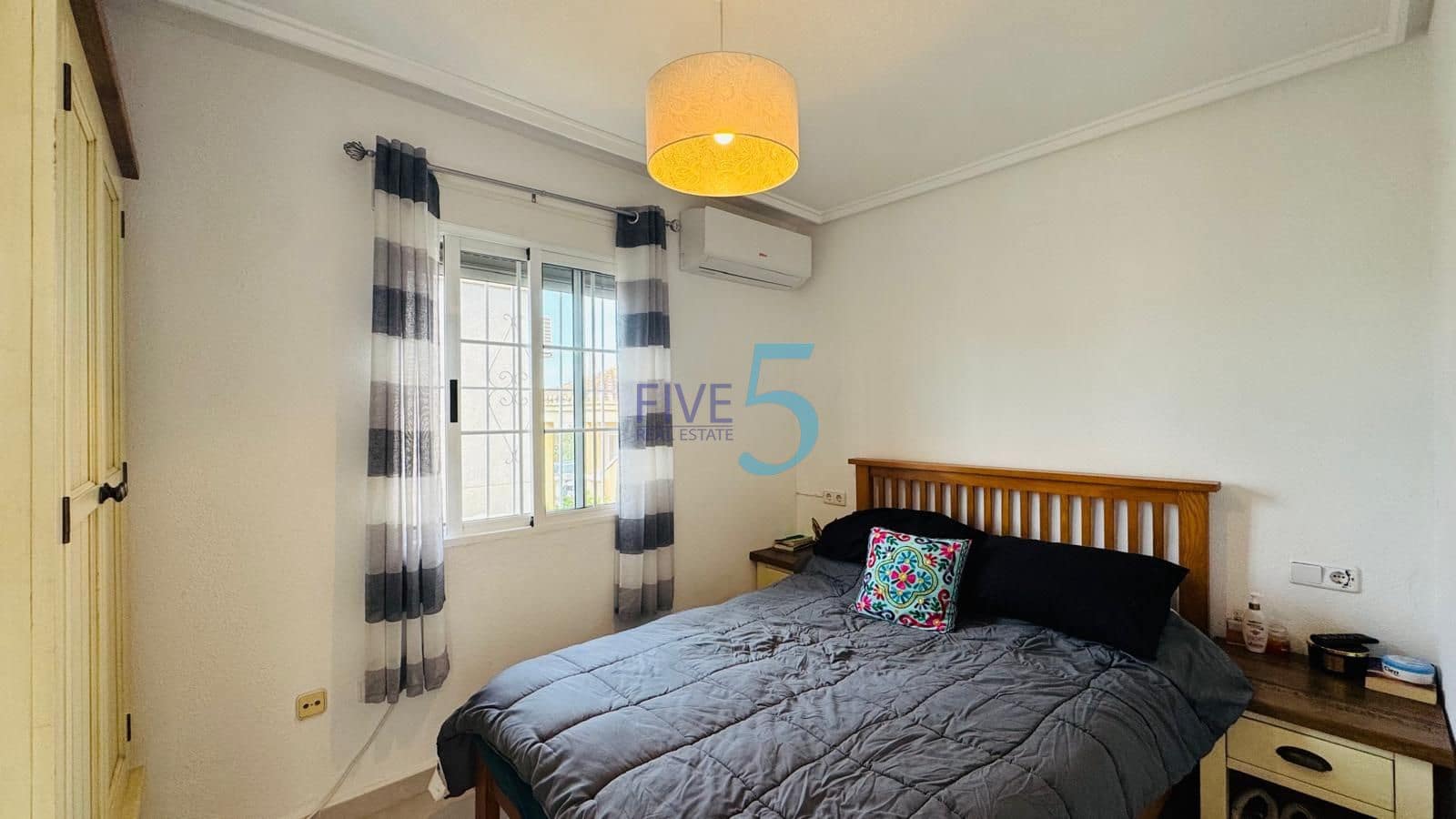 4 quarto Moradia para venda em Playa Flamenca com piscina garagem - 350 000 € (Ref: 10138973)