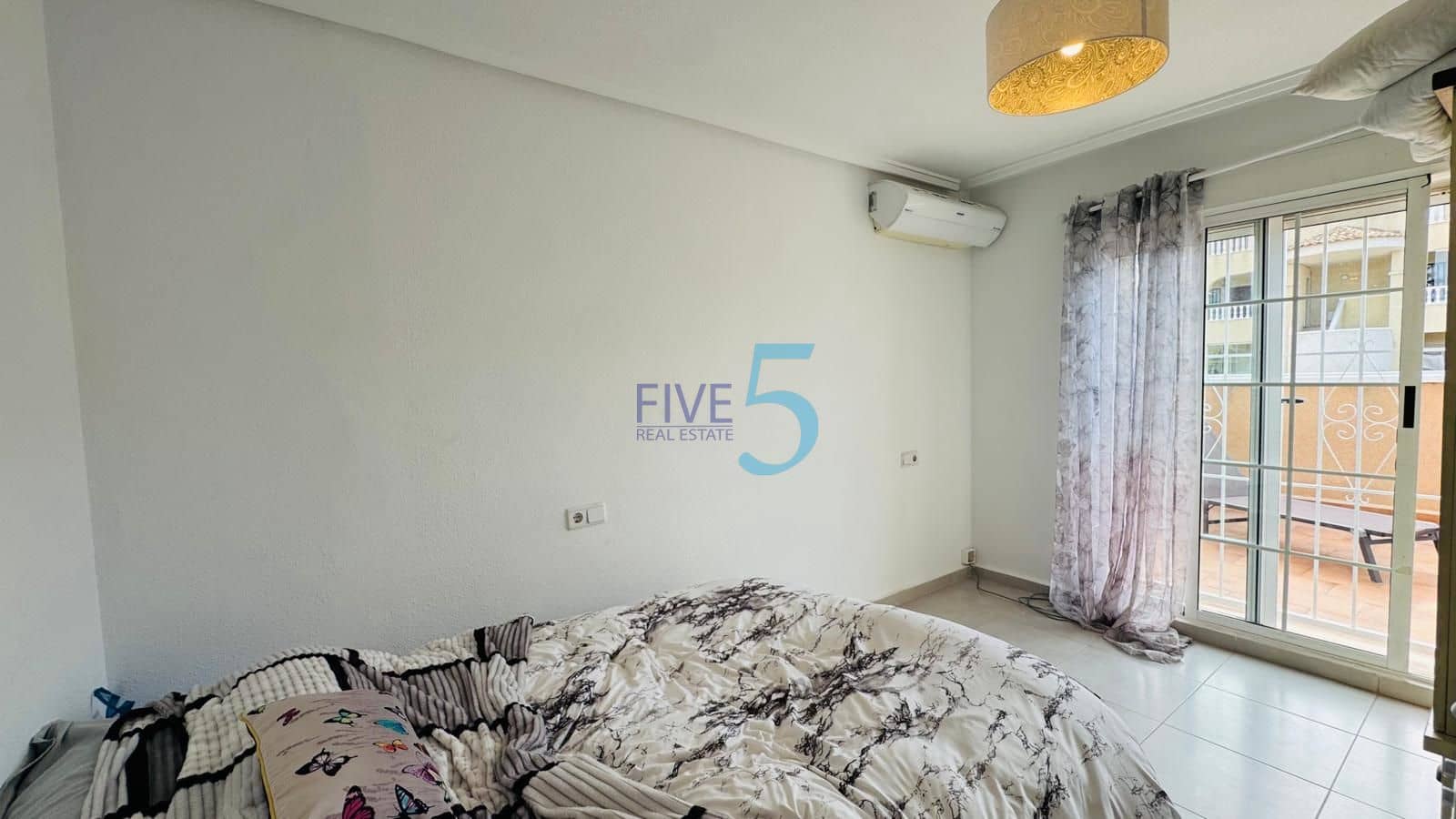 4 quarto Moradia para venda em Playa Flamenca com piscina garagem - 350 000 € (Ref: 10138973)
