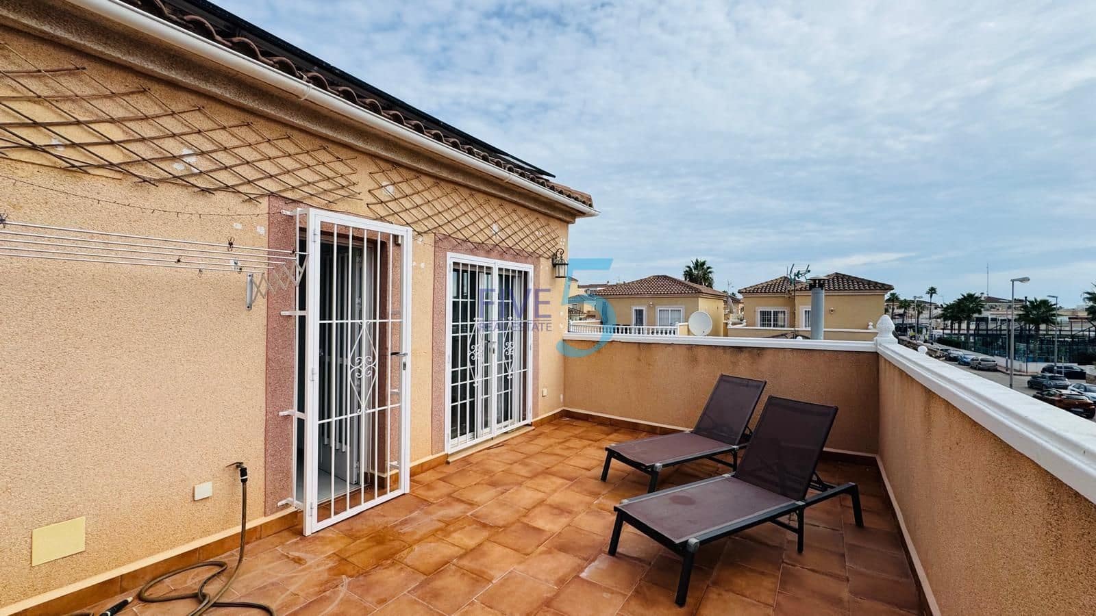 4 quarto Moradia para venda em Playa Flamenca com piscina garagem - 350 000 € (Ref: 10138973)
