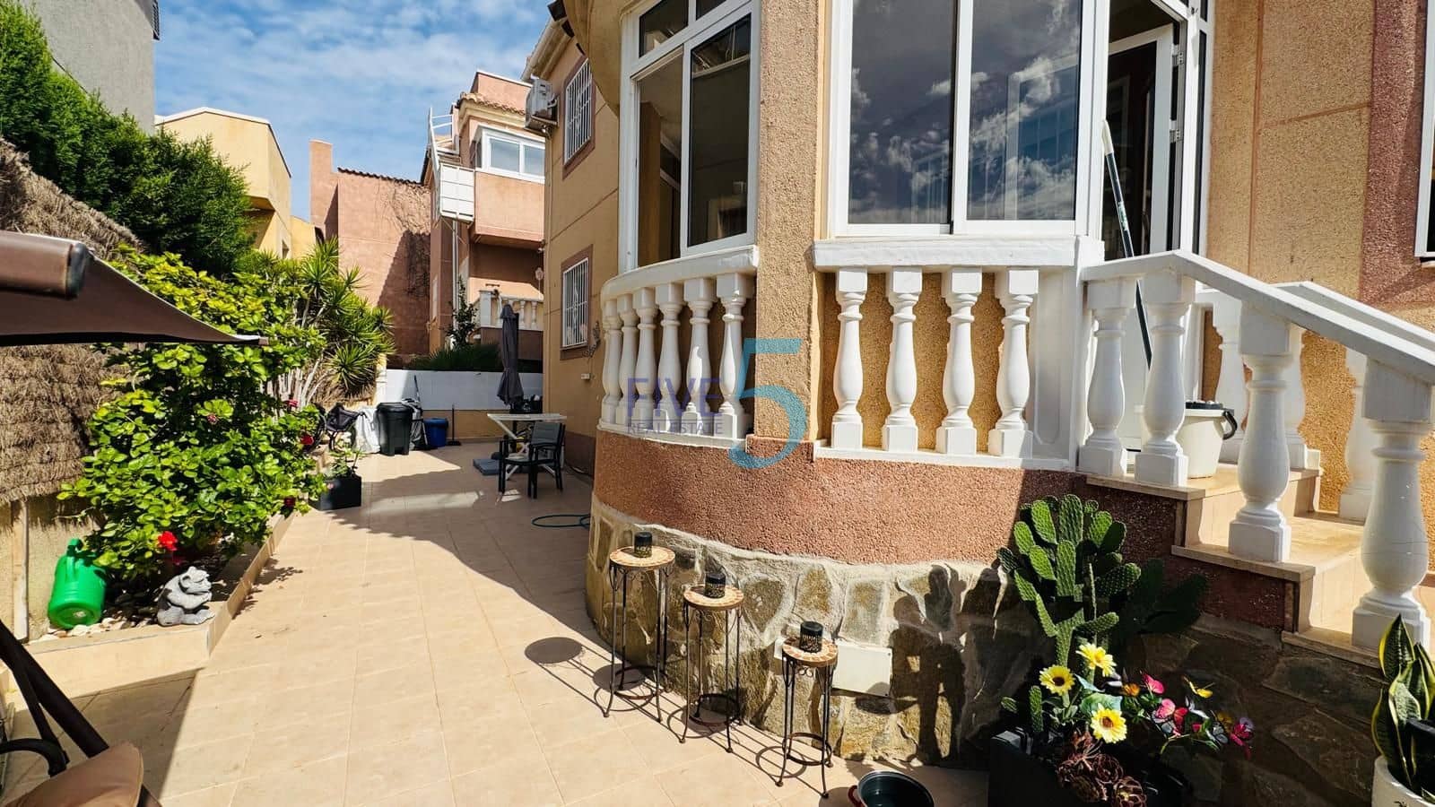 4 quarto Moradia para venda em Playa Flamenca com piscina garagem - 350 000 € (Ref: 10138973)