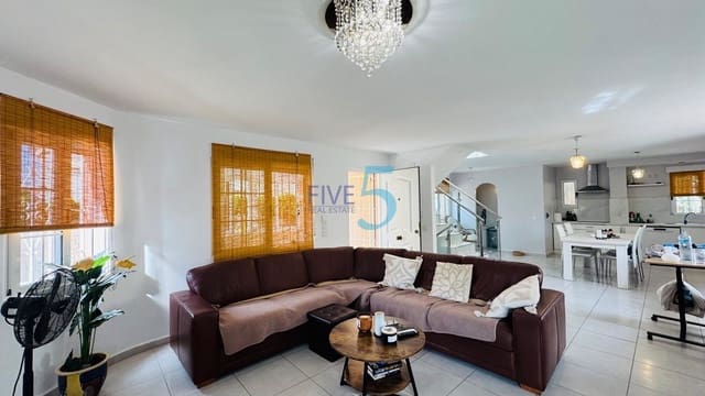 4 quarto Moradia para venda em Playa Flamenca, Orihuela com piscina garagem - 350 000 € (Ref: 10138973)