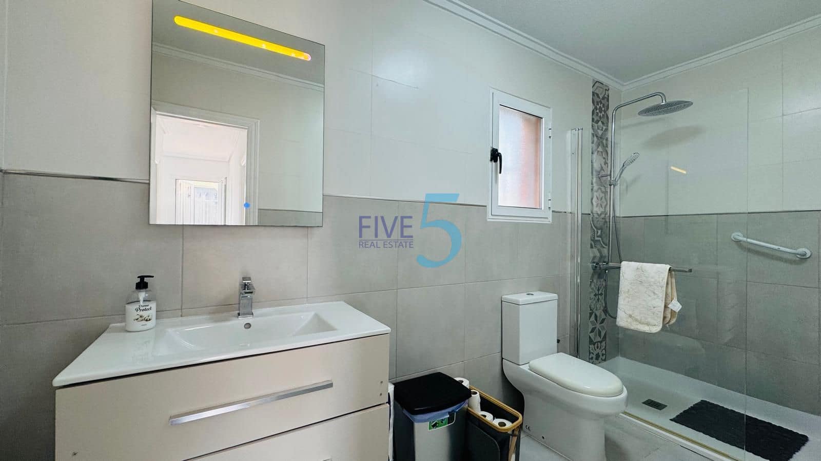 4 quarto Moradia para venda em Playa Flamenca com piscina garagem - 350 000 € (Ref: 10138973)