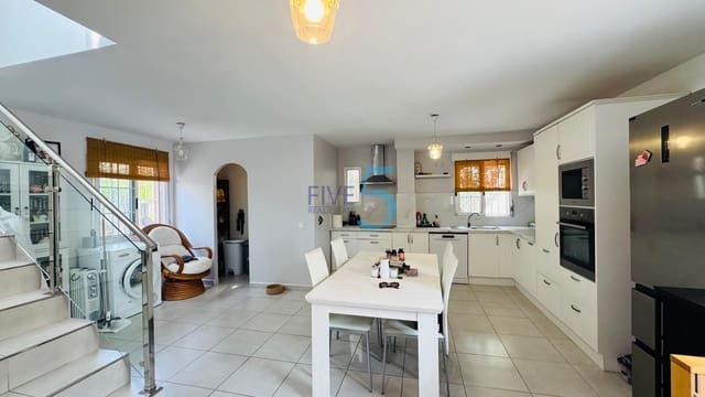 4 quarto Moradia para venda em Playa Flamenca, Orihuela com piscina garagem - 350 000 € (Ref: 10138973)