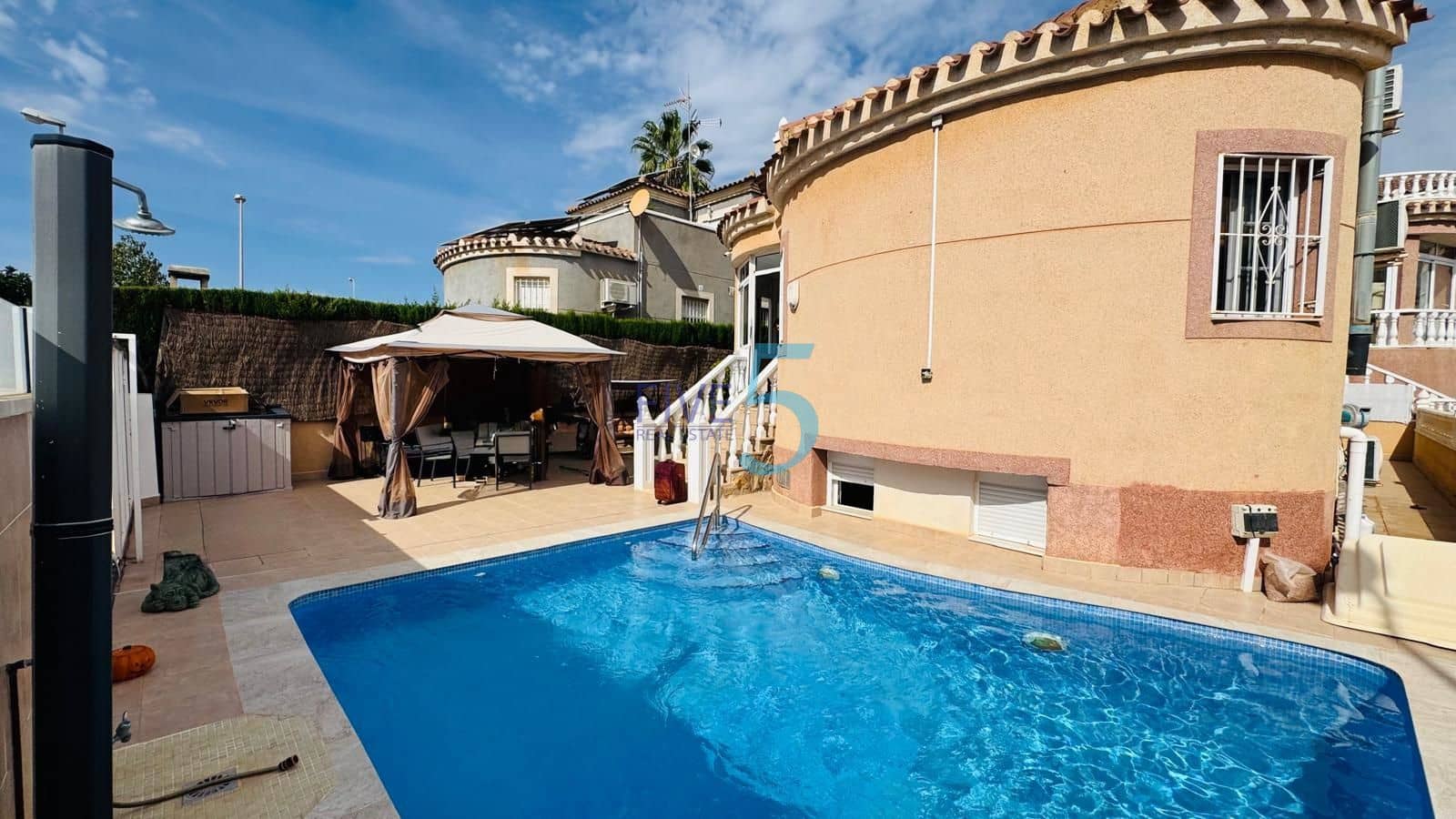 4 quarto Moradia para venda em Playa Flamenca com piscina garagem - 350 000 € (Ref: 10138973)