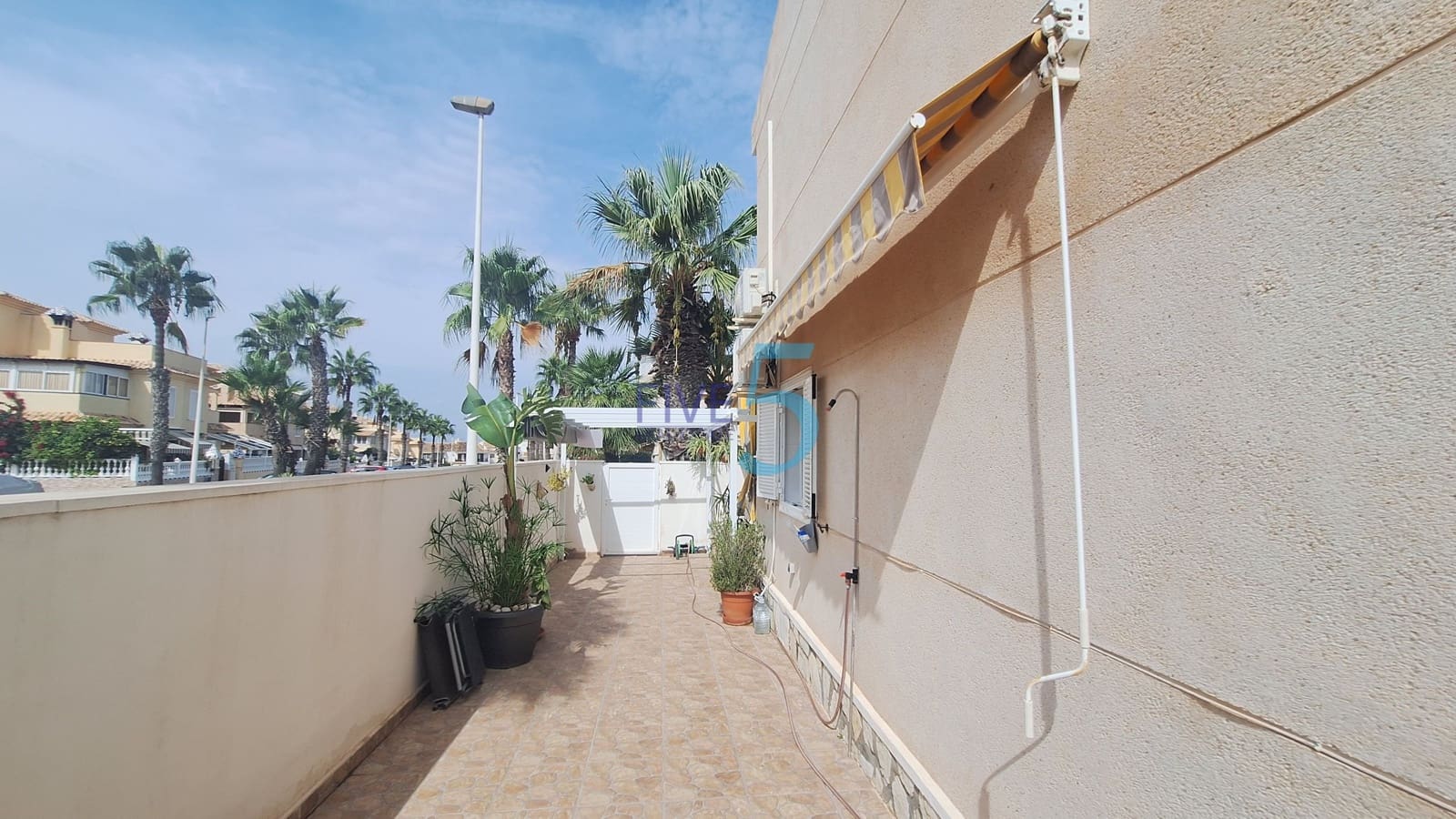 1 soveværelse Semi-Rækkehus til salg i Alicante by med swimmingpool garage - € 219.000 (Ref: 10140113)