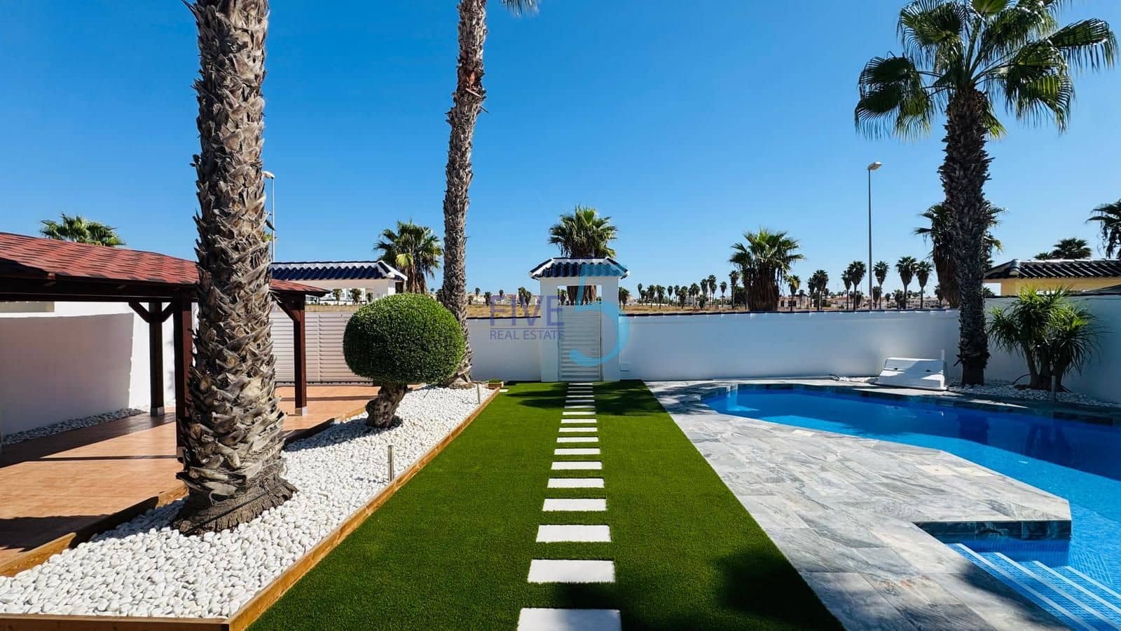3 slaapkamer Villa te koop in Ciudad Quesada met zwembad garage - € 599.000 (Ref: 10141563)