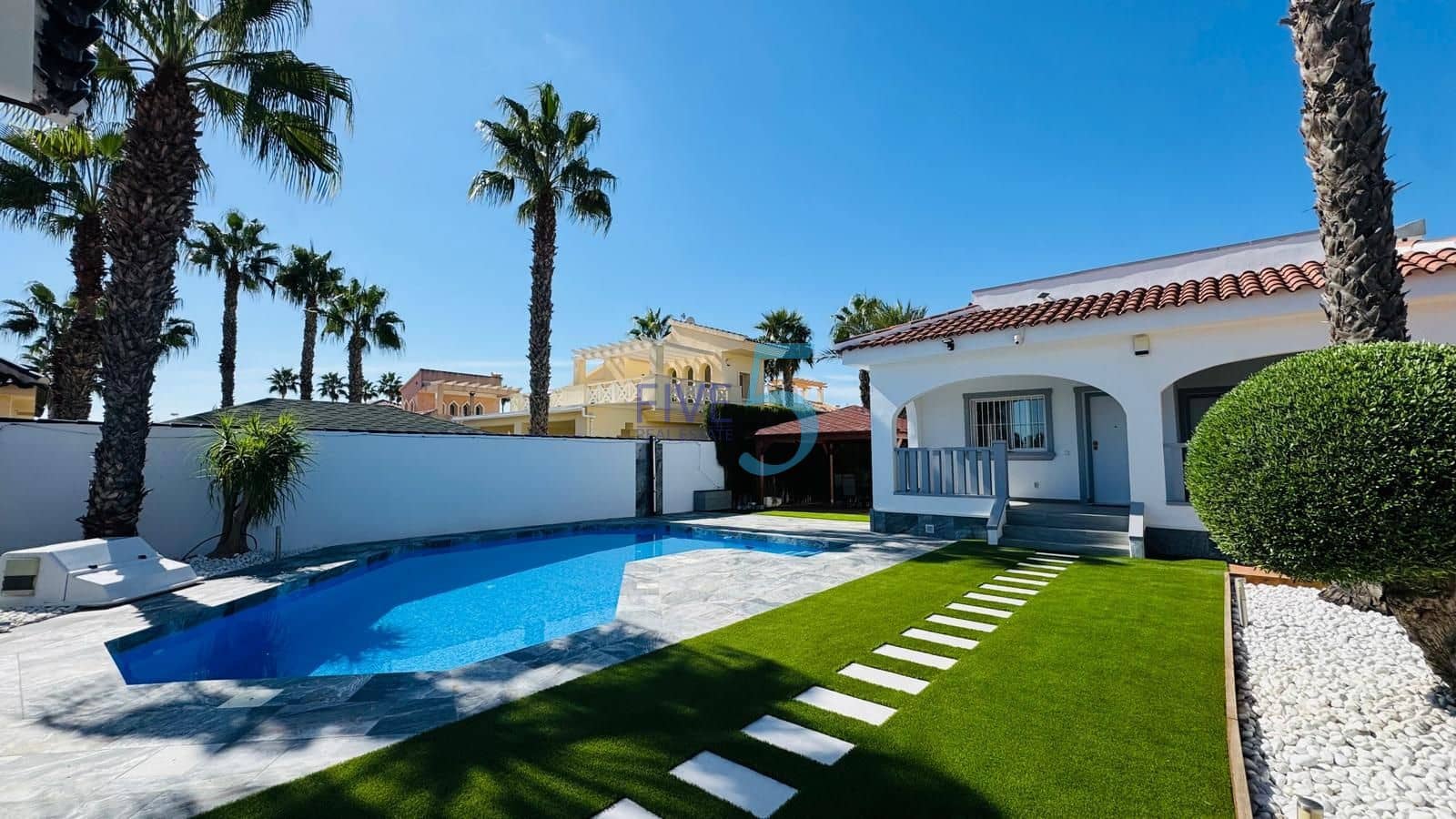 3 slaapkamer Villa te koop in Ciudad Quesada met zwembad garage - € 599.000 (Ref: 10141563)