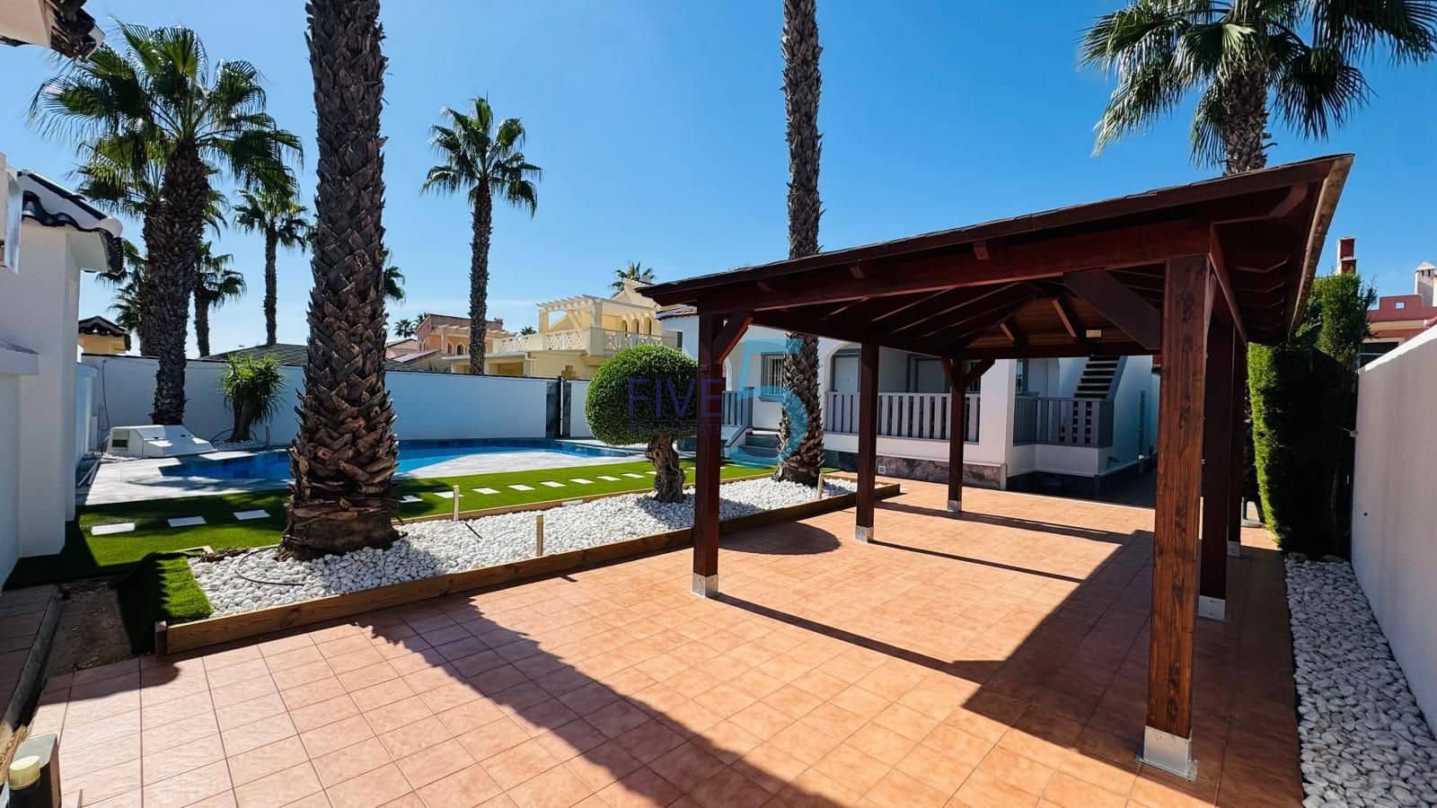 3 slaapkamer Villa te koop in Ciudad Quesada met zwembad garage - € 599.000 (Ref: 10141563)