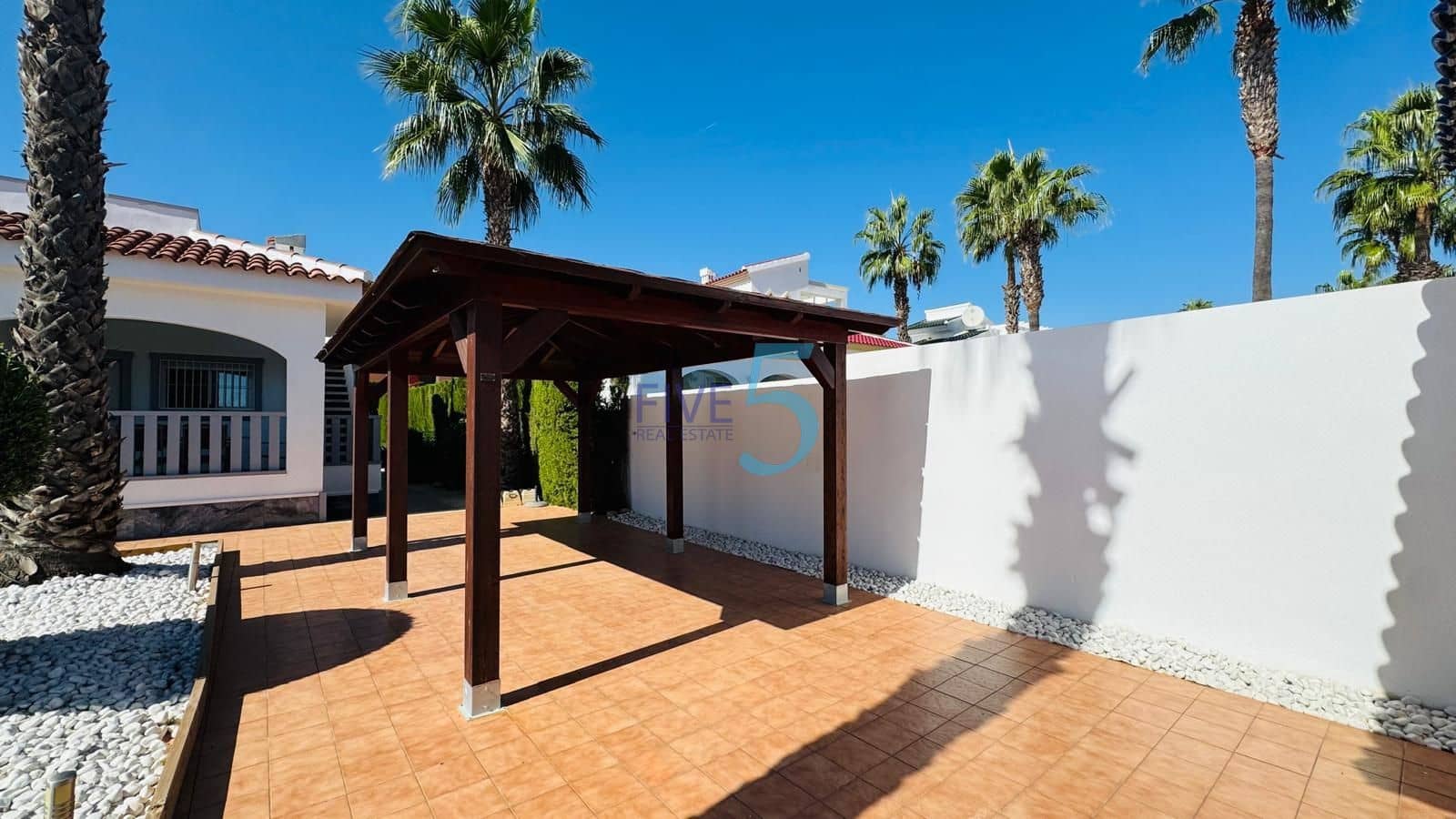 3 slaapkamer Villa te koop in Ciudad Quesada met zwembad garage - € 599.000 (Ref: 10141563)