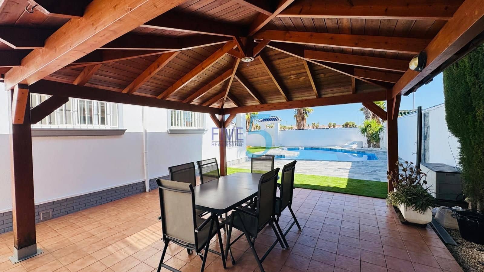 3 slaapkamer Villa te koop in Ciudad Quesada met zwembad garage - € 599.000 (Ref: 10141563)