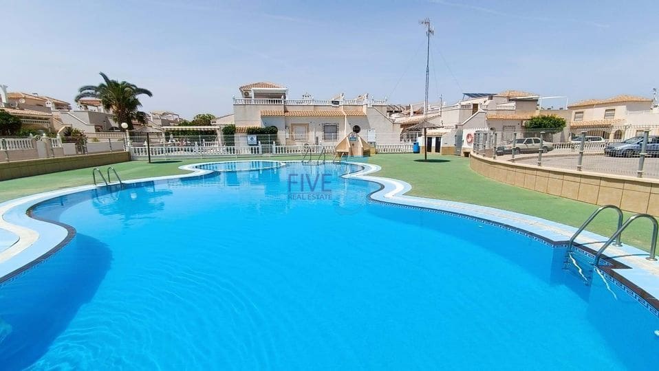 2 chambre Bungalow à vendre à Playa Flamenca avec piscine - 199 500 € (Ref: 10141564)