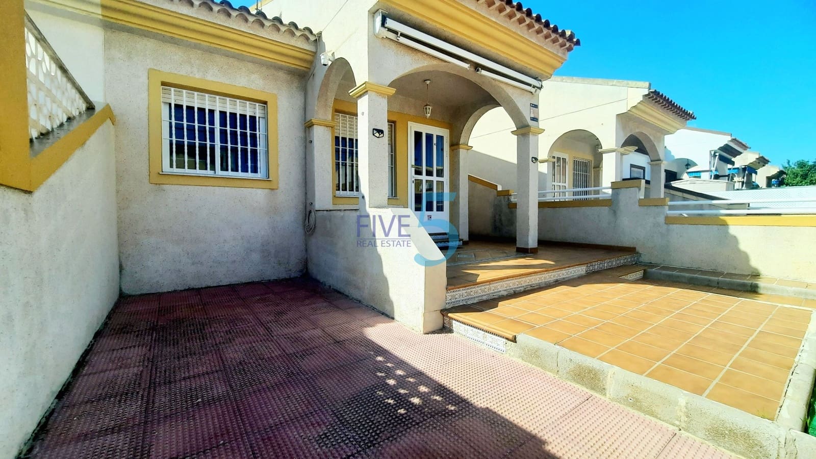 4 sovrum Semi-fristående Villa till salu i Los Alcazares med garage - 195 000 € (Ref: 10148895)