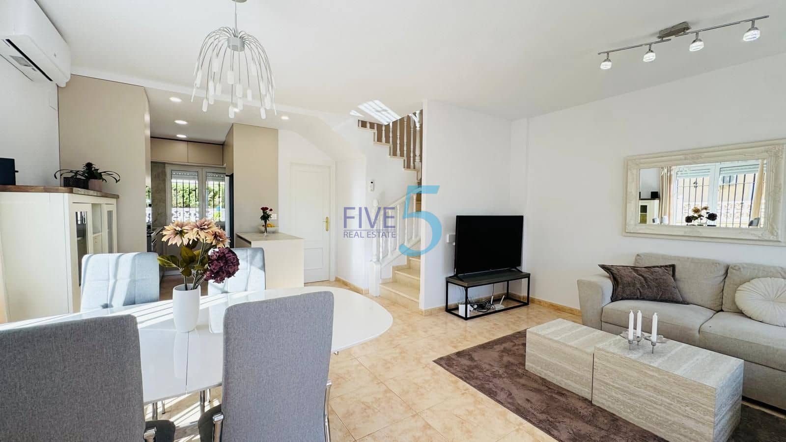 Chalet de 3 habitaciones en Dehesa de Campoamor en venta con piscina garaje - 360.000 € (Ref: 10149343)