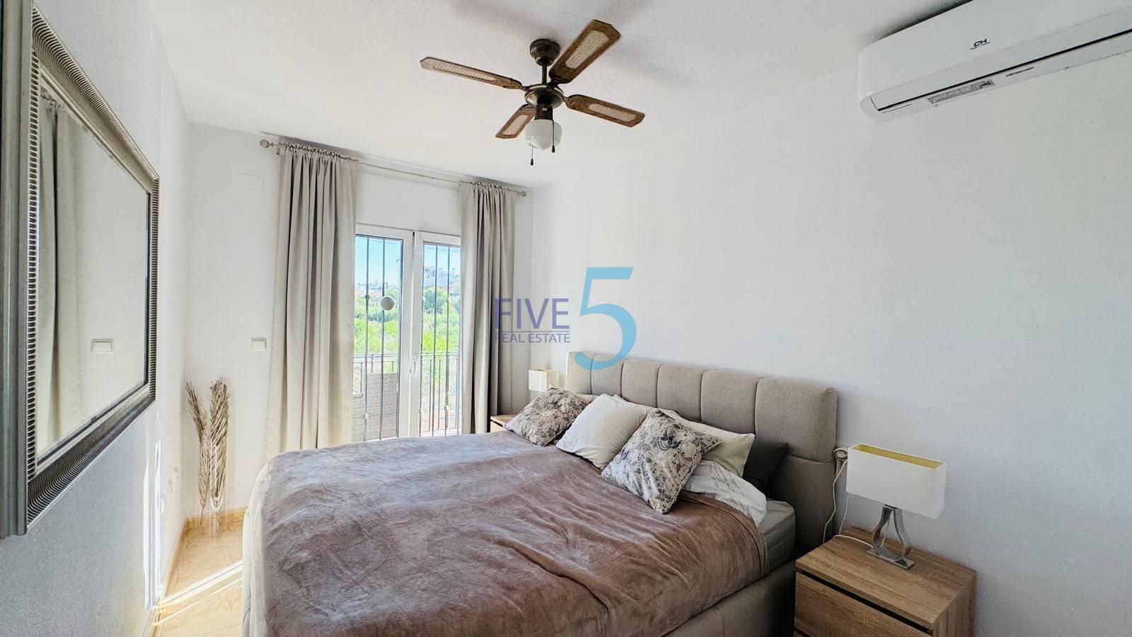 Chalet de 3 habitaciones en Dehesa de Campoamor en venta con piscina garaje - 360.000 € (Ref: 10149343)