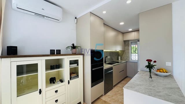 Chalet de 3 habitaciones en Dehesa de Campoamor, Orihuela en venta con piscina garaje - 360.000 € (Ref: 10149343)