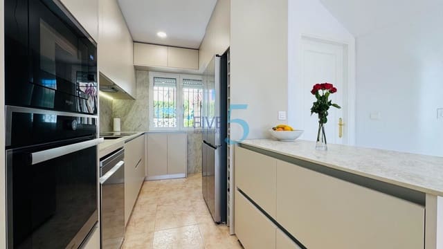 Chalet de 3 habitaciones en Dehesa de Campoamor, Orihuela en venta con piscina garaje - 360.000 € (Ref: 10149343)