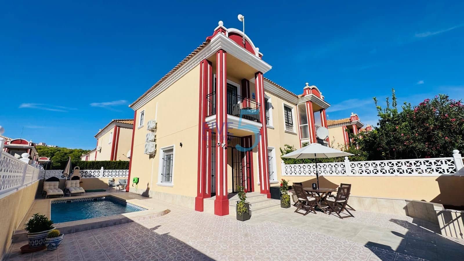 Chalet de 3 habitaciones en Dehesa de Campoamor en venta con piscina garaje - 360.000 € (Ref: 10149343)