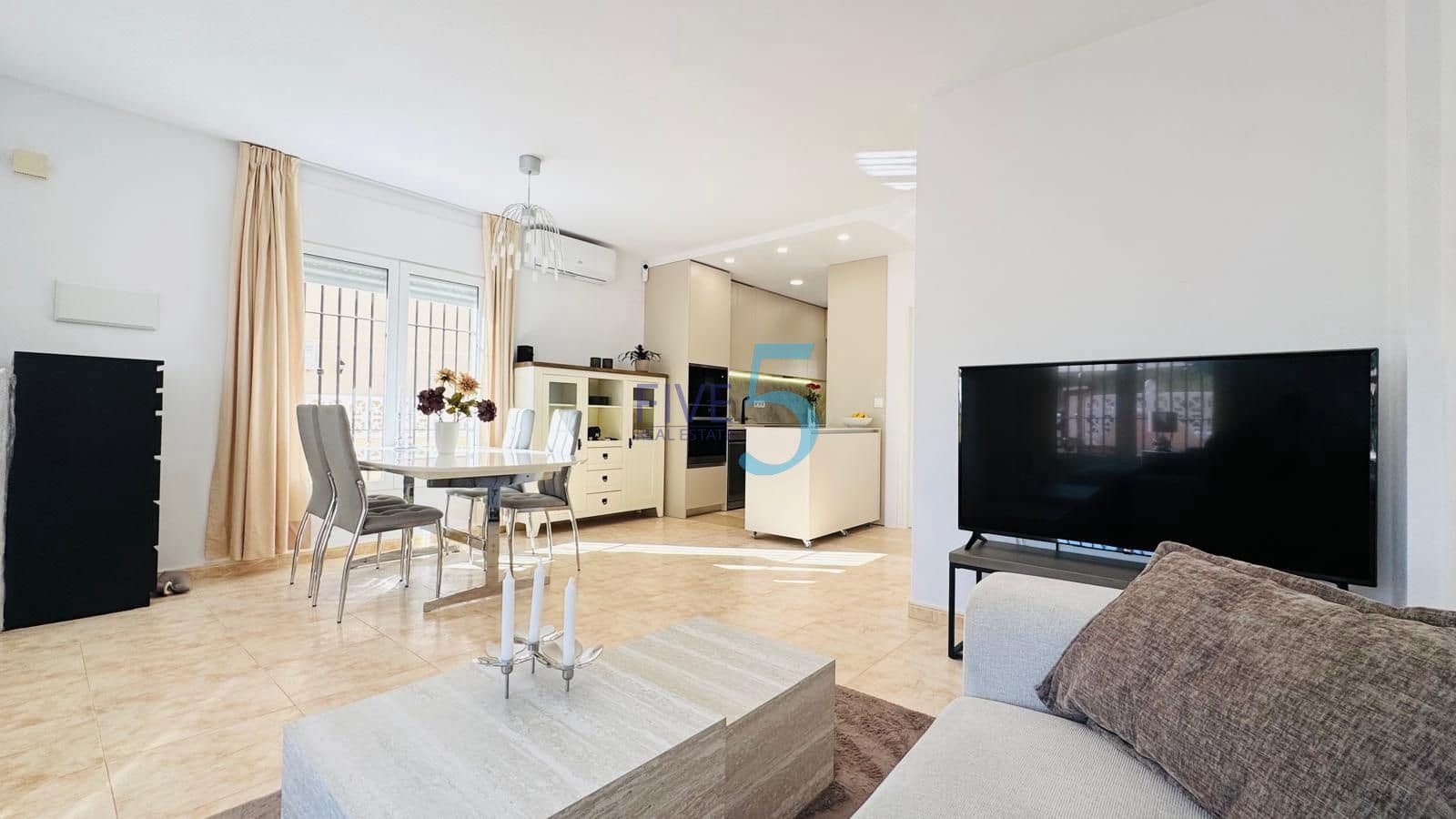 Chalet de 3 habitaciones en Dehesa de Campoamor en venta con piscina garaje - 360.000 € (Ref: 10149343)