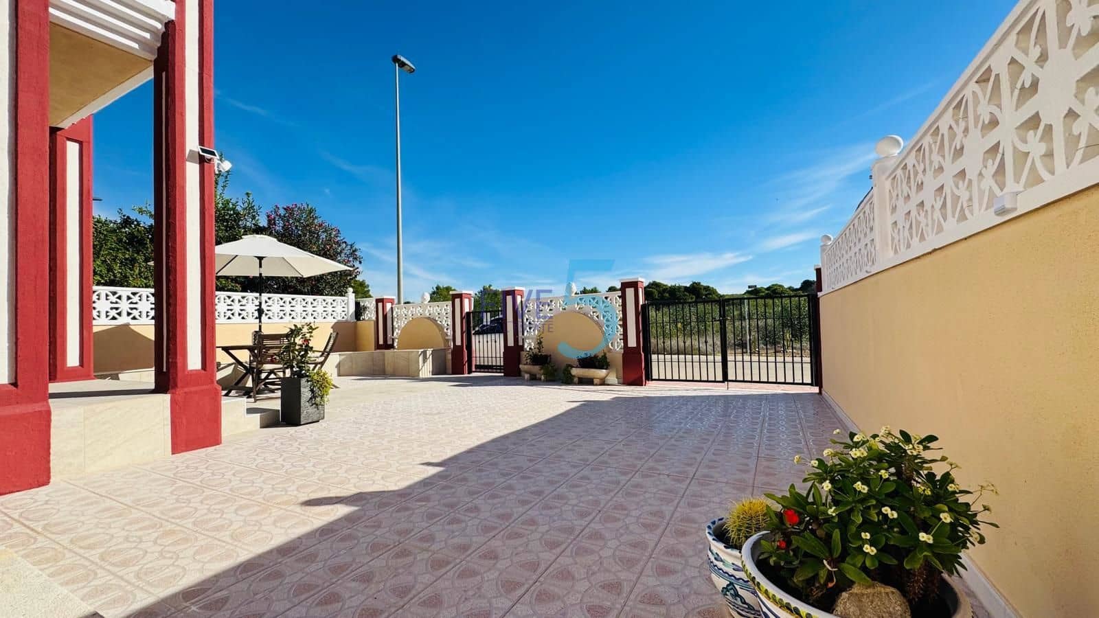 Chalet de 3 habitaciones en Dehesa de Campoamor en venta con piscina garaje - 360.000 € (Ref: 10149343)