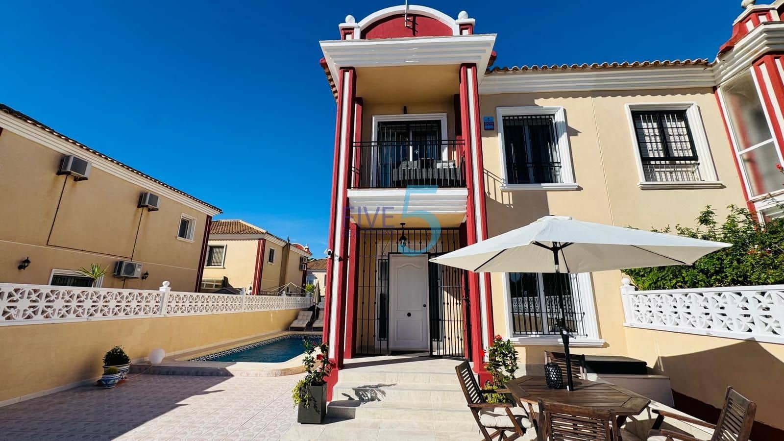 Chalet de 3 habitaciones en Dehesa de Campoamor en venta con piscina garaje - 360.000 € (Ref: 10149343)