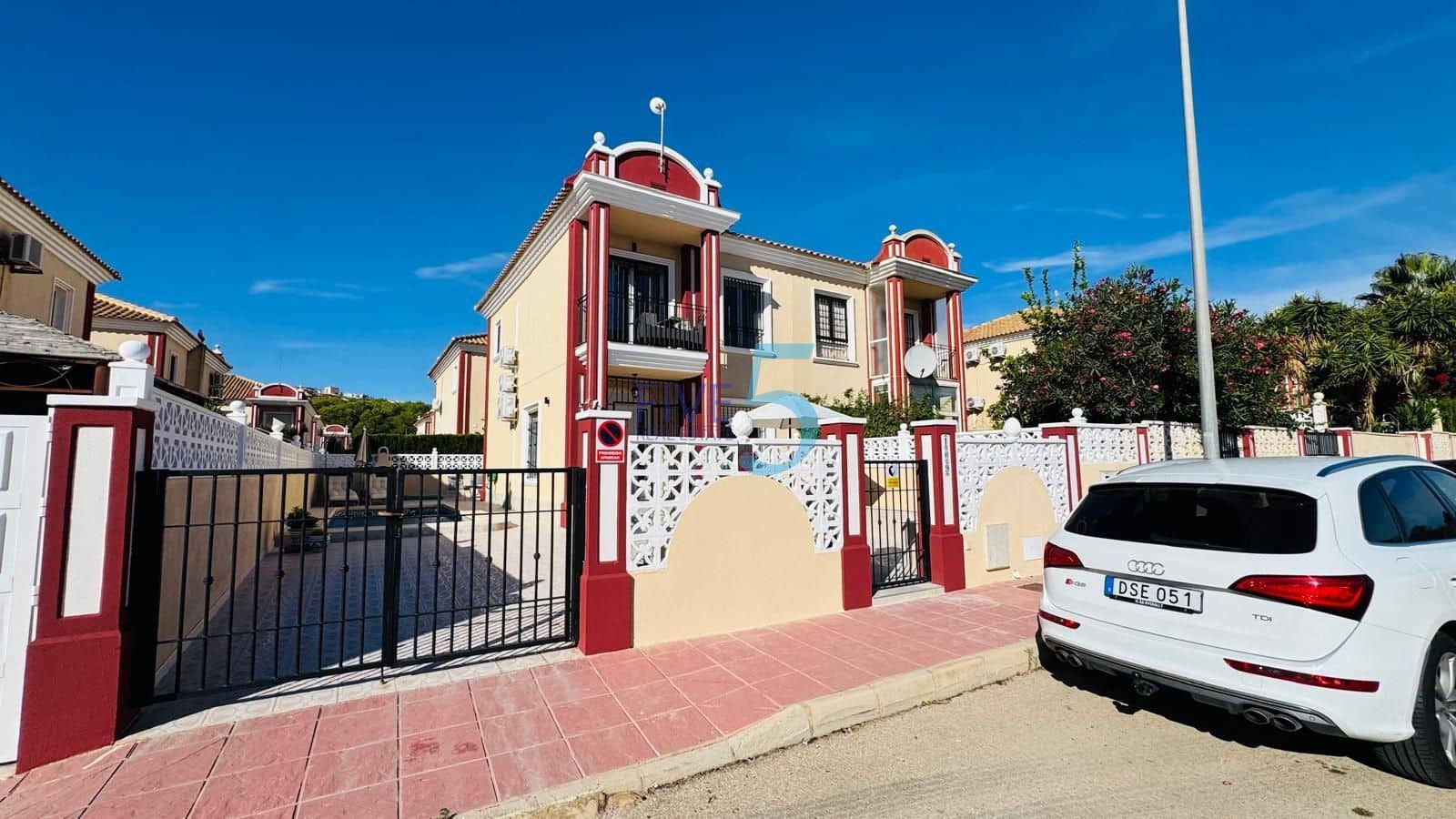 Chalet de 3 habitaciones en Dehesa de Campoamor en venta con piscina garaje - 360.000 € (Ref: 10149343)