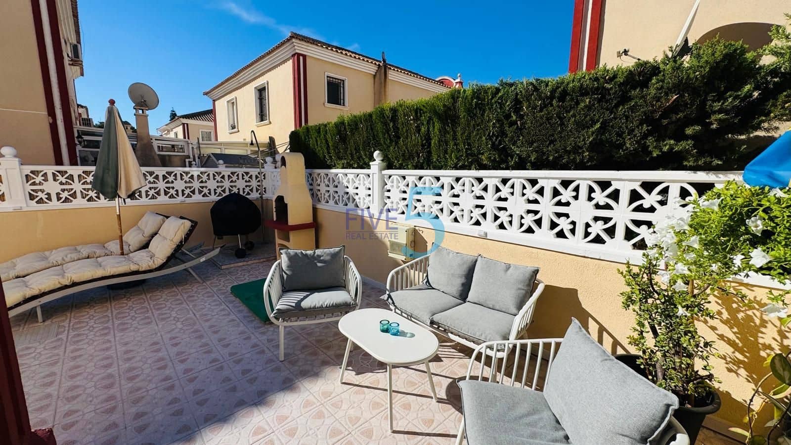 Chalet de 3 habitaciones en Dehesa de Campoamor en venta con piscina garaje - 360.000 € (Ref: 10149343)