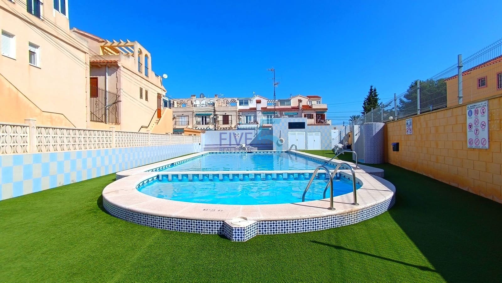 1 makuuhuone Huoneisto myytävänä paikassa Torrevieja mukana uima-altaan - 74 995 € (Ref: 10153187)