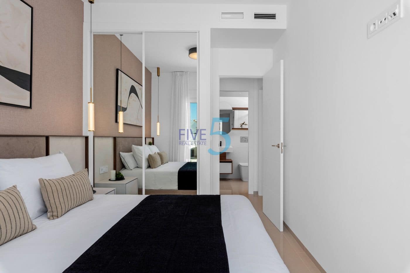 2 soveværelse Lejlighed til salg i Alicante by med swimmingpool garage - € 333.000 (Ref: 10155587)
