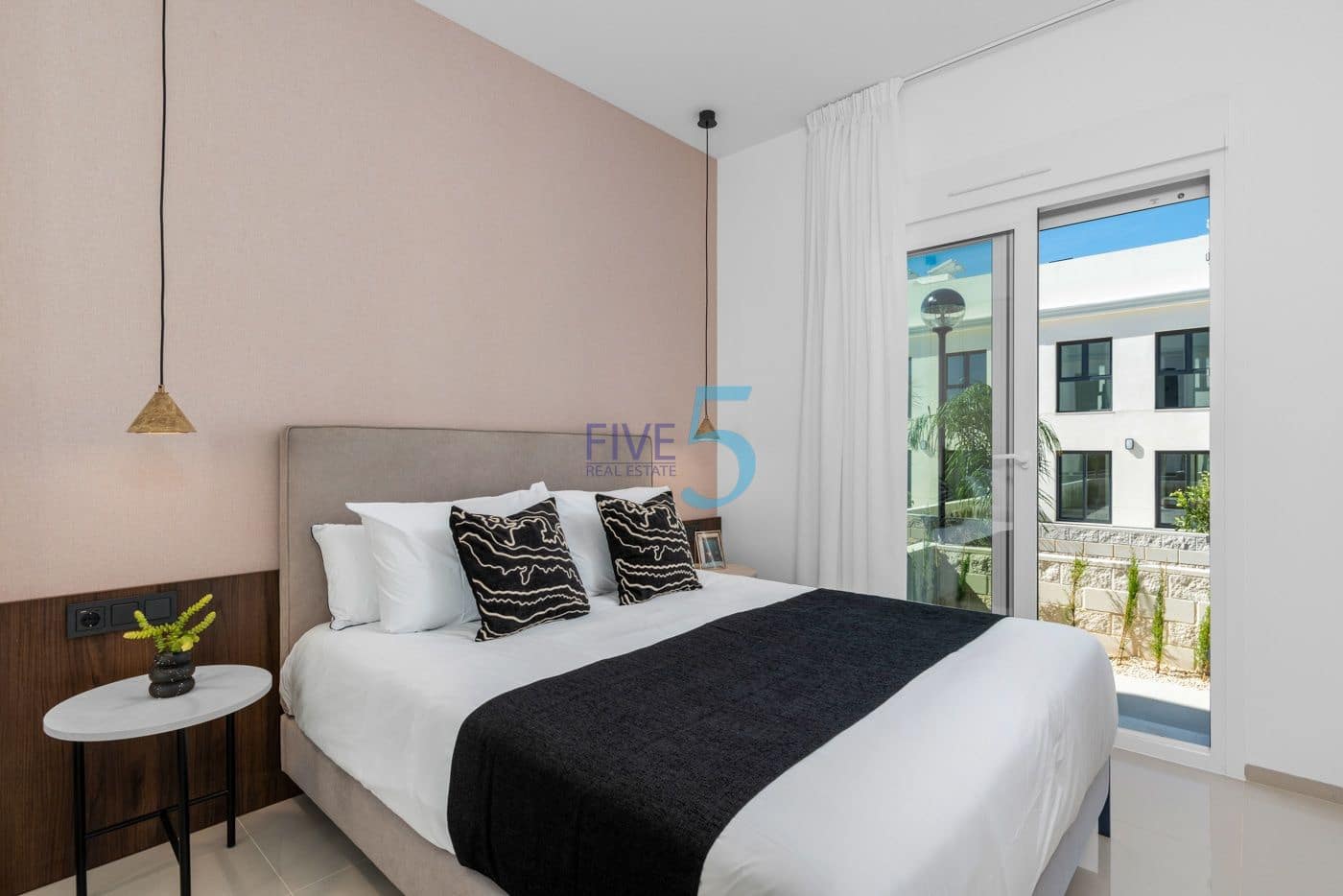 2 soveværelse Lejlighed til salg i Alicante by med swimmingpool garage - € 326.000 (Ref: 10155588)