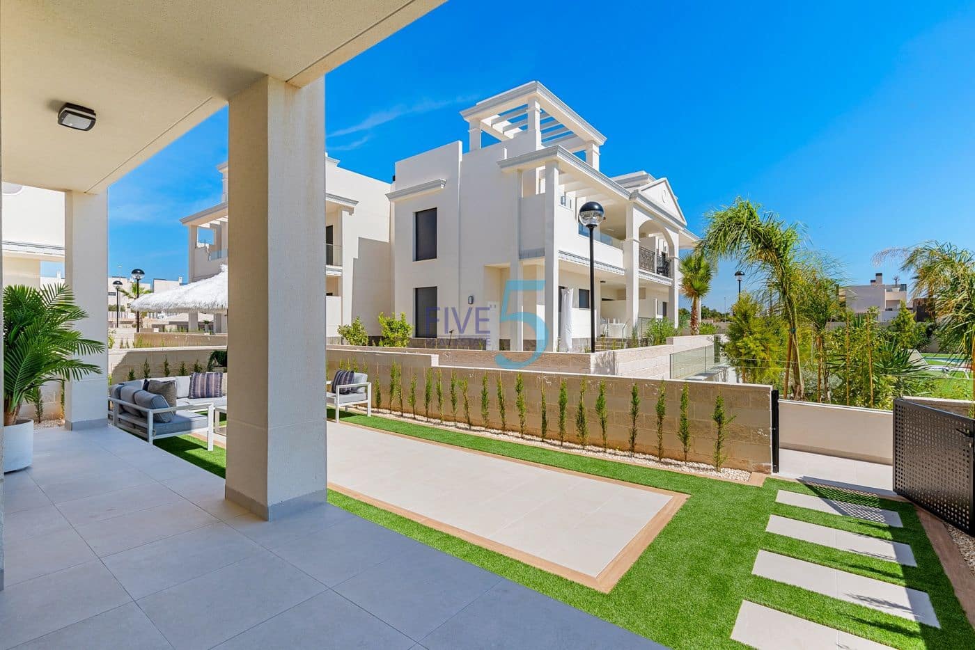 2 soveværelse Lejlighed til salg i Alicante by med swimmingpool garage - € 326.000 (Ref: 10155588)