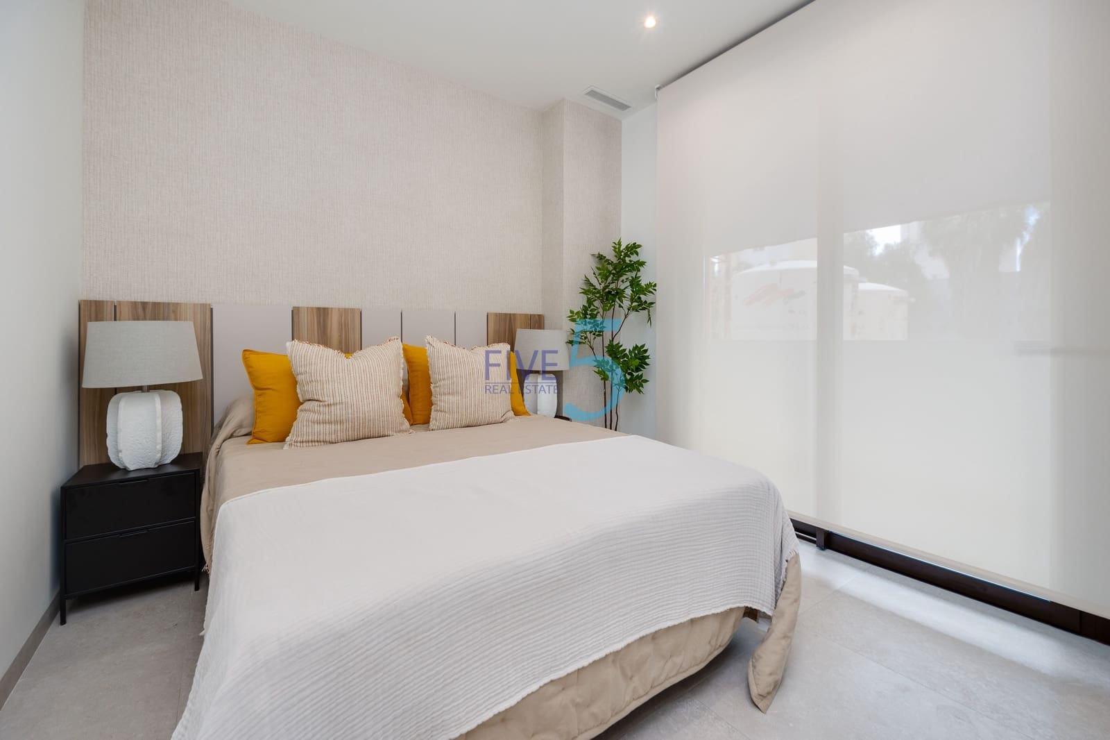 Ático de 2 habitaciones en Guardamar del Segura en venta con piscina garaje - 315.000 € (Ref: 10155623)
