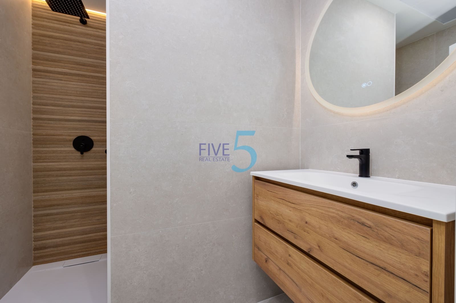 Ático de 2 habitaciones en Guardamar del Segura en venta con piscina garaje - 315.000 € (Ref: 10155623)