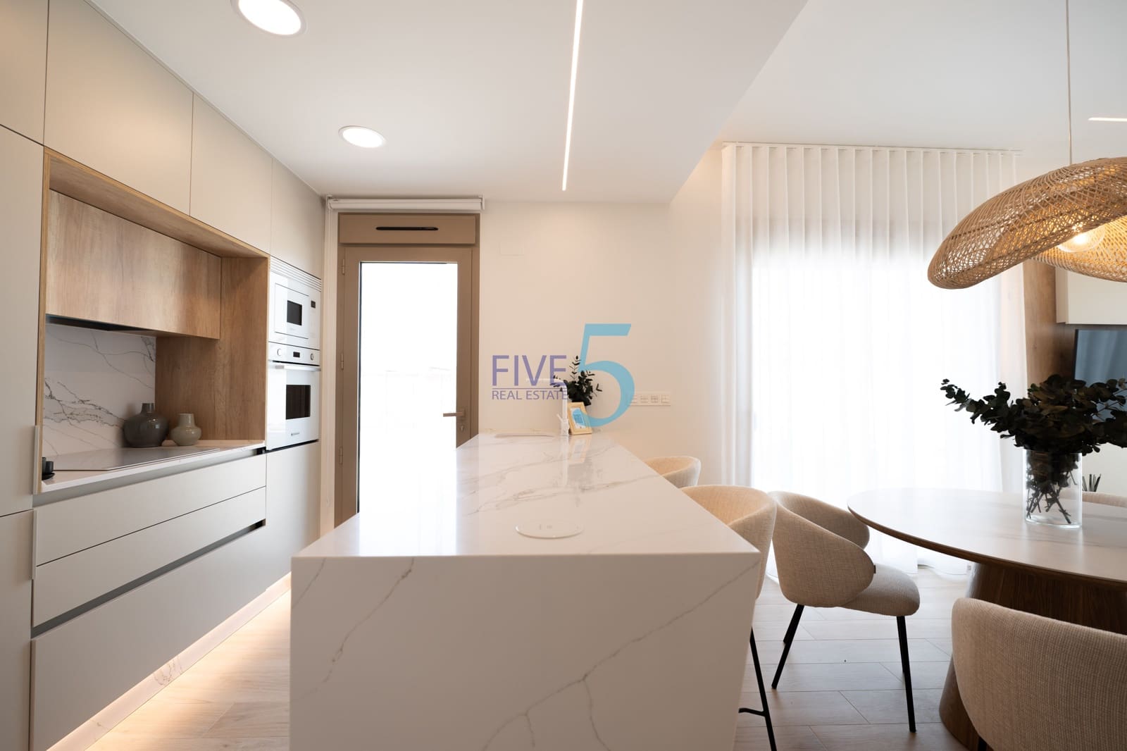 3 sypialnia Apartament na sprzedaż w Los Alcazares z basenem garażem - 469 000 € (Ref: 10155640)