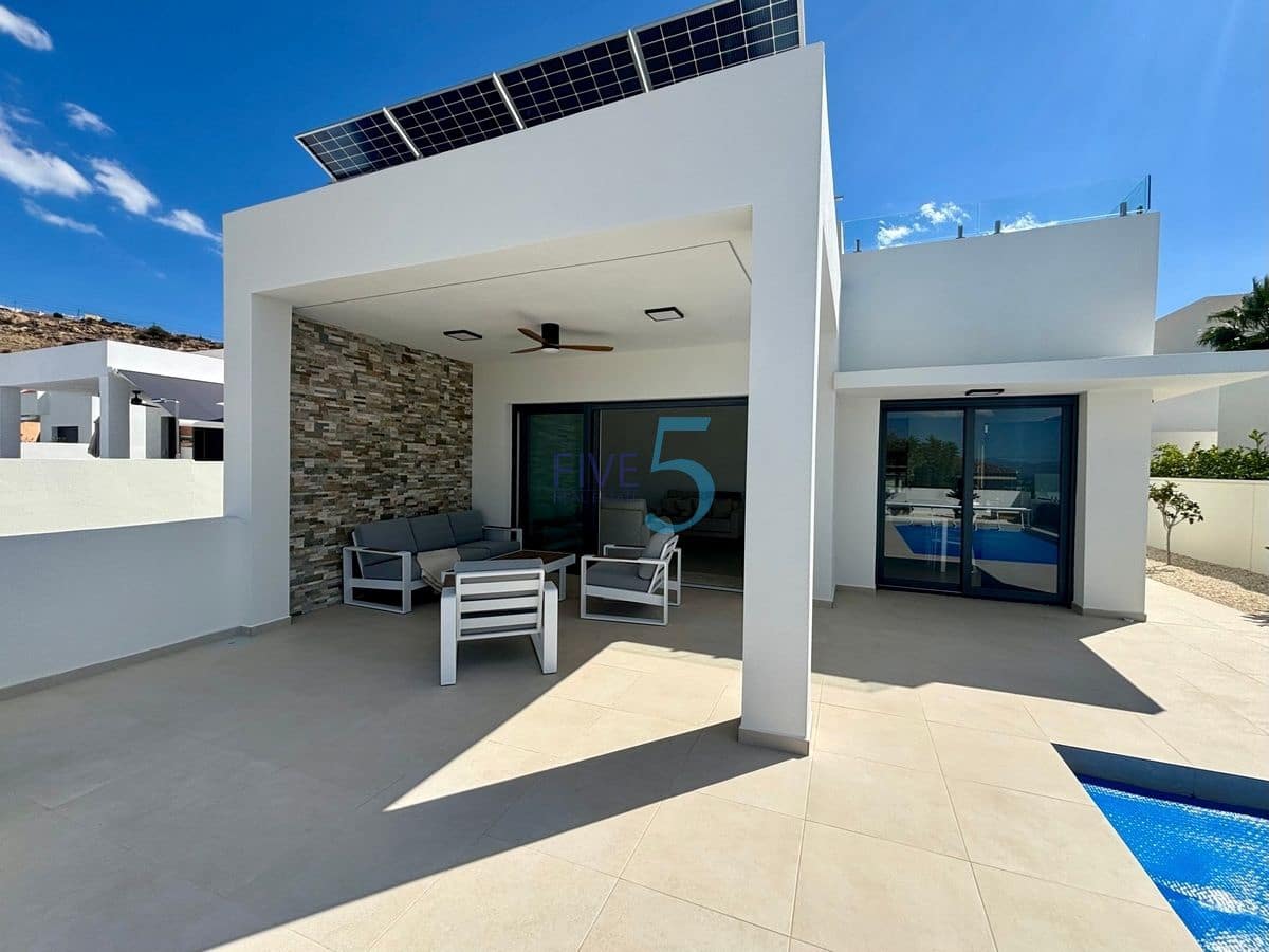 3 bedroom Villa for sale in Rojales with pool garage - € 504,000 (Ref: 10155645)