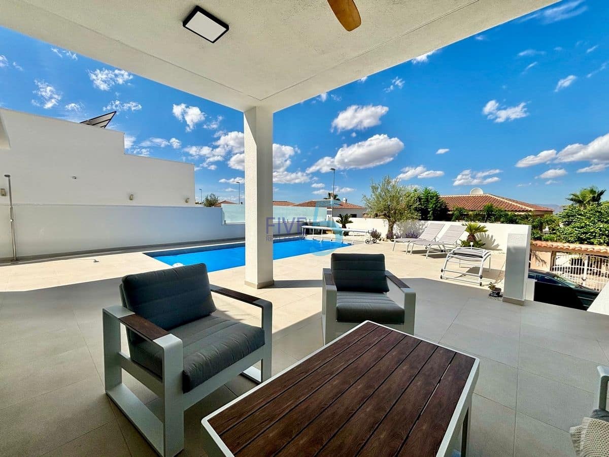 3 bedroom Villa for sale in Rojales with pool garage - € 504,000 (Ref: 10155645)