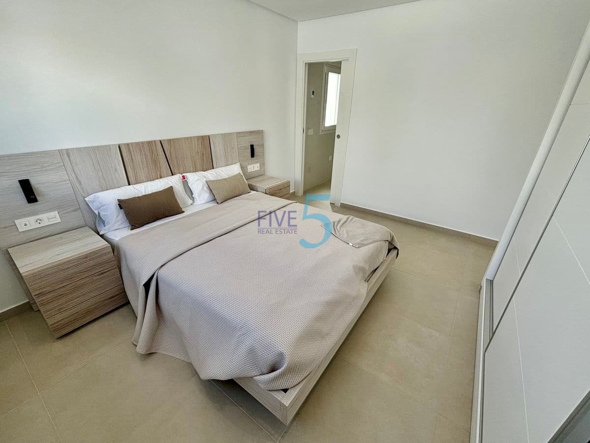 3 bedroom Villa for sale in Rojales with pool garage - € 504,000 (Ref: 10155645)