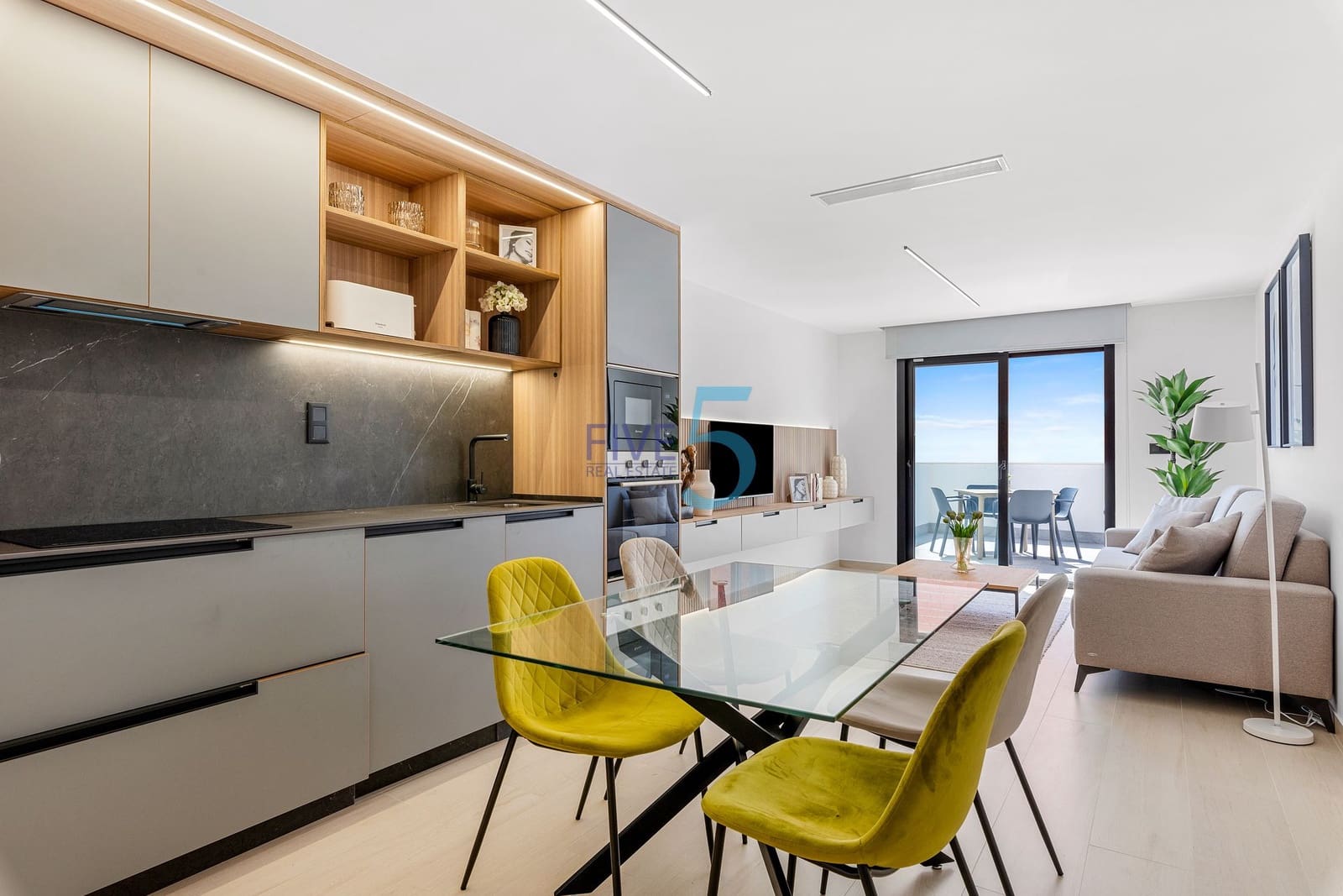 Ático de 2 habitaciones en Guardamar del Segura en venta con piscina - 249.000 € (Ref: 10155714)