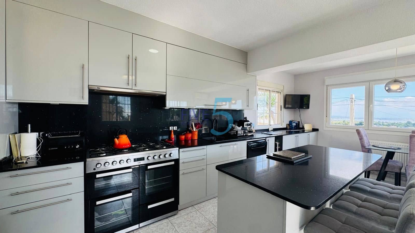4 camera da letto Villa in vendita in Villamartin con piscina garage - 530.000 € (Rif: 10155927)