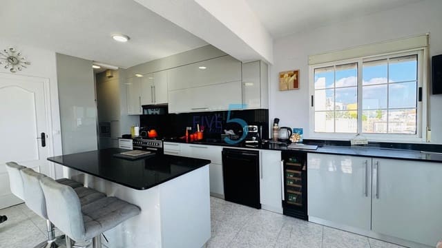 4 camera da letto Villa in vendita in Villamartin, Orihuela con piscina garage - 530.000 € (Rif: 10155927)